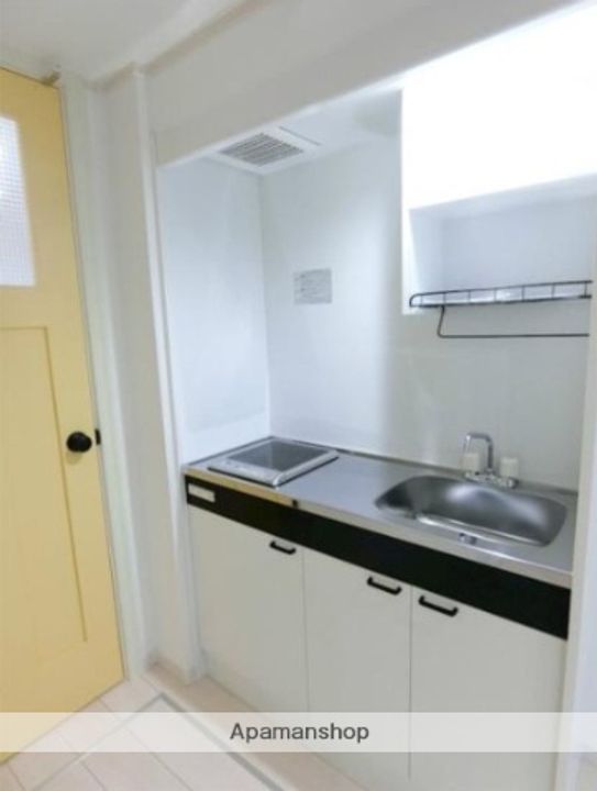 神奈川県横浜市神奈川区三ツ沢南町の賃貸アパートのキッチン