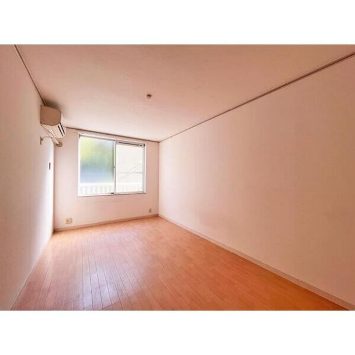 エステートピア吉川の居間