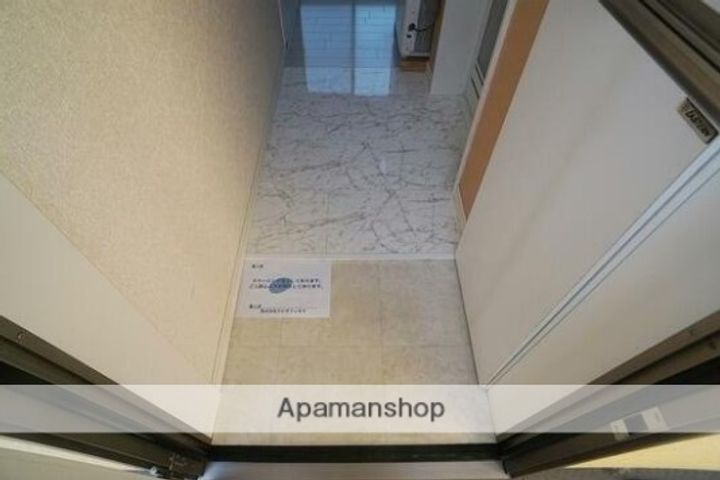 神奈川県横浜市磯子区久木町の賃貸アパートの玄関