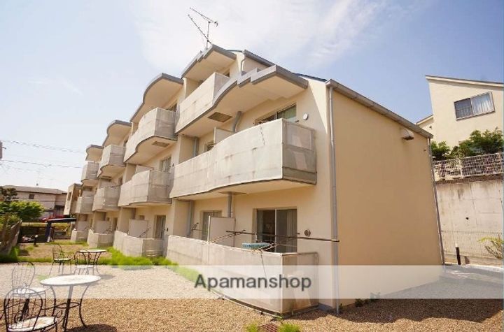 ブランニュー青葉台の外観