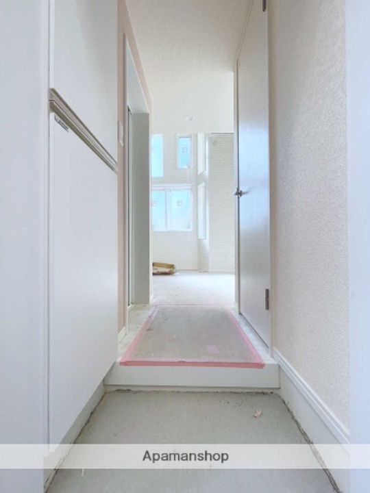 神奈川県横浜市金沢区野島町の賃貸アパートの玄関