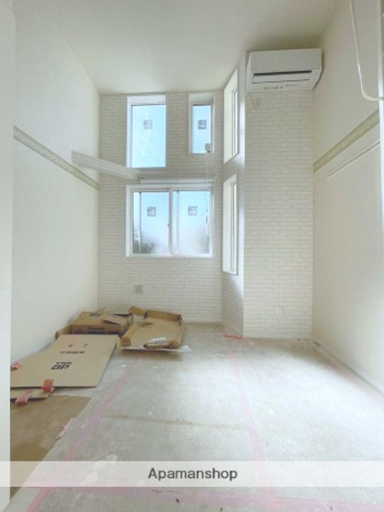 神奈川県横浜市金沢区野島町の賃貸アパートの居間