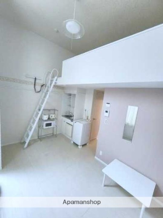 神奈川県横浜市磯子区丸山1丁目の賃貸アパートの居間