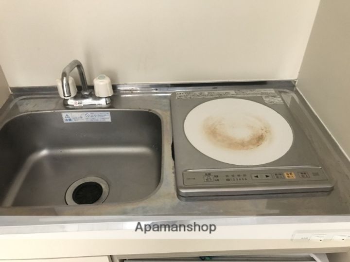 神奈川県横浜市鶴見区東寺尾東台の賃貸アパートのキッチン