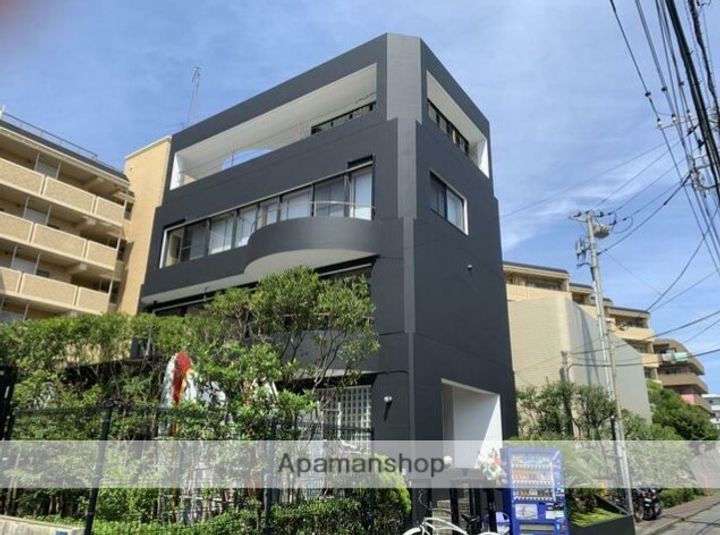 片瀬海岸3丁目ビルの外観