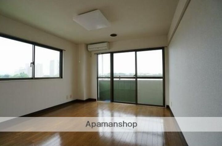 グリーンヒルズすずかけ台の居間