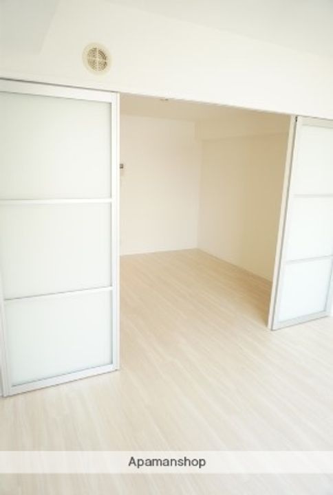 神奈川県横浜市南区山王町4丁目の賃貸マンションの内装