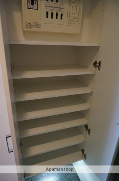 神奈川県横浜市南区山王町4丁目の賃貸マンションの内装