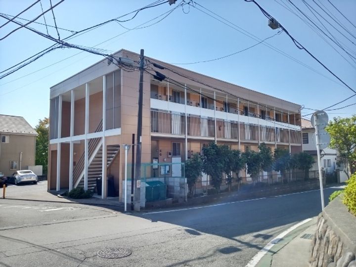 レオパレスユーハイツの外観