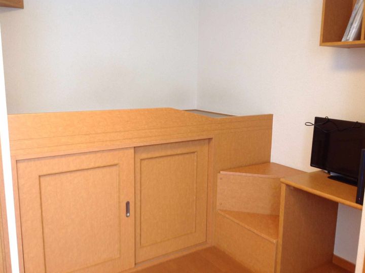 レオパレス相武台RESTの居間