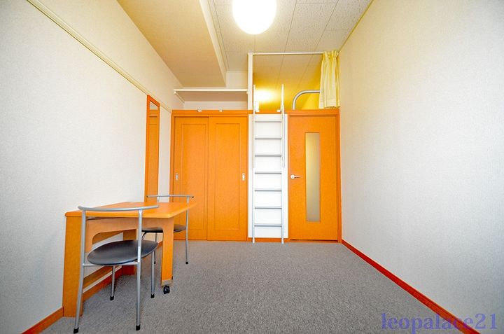 レオパレスパインの居間