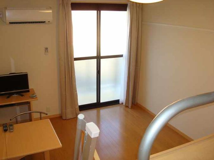 レオパレスサンロードの居間