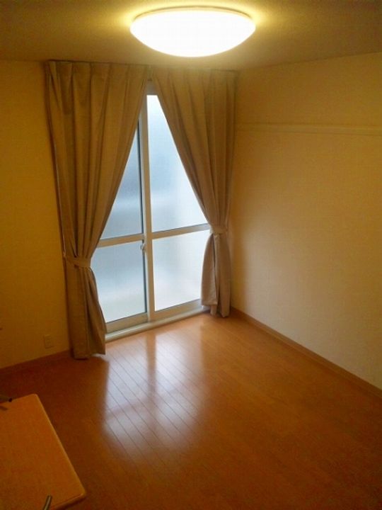 レオパレスサンロードの居間