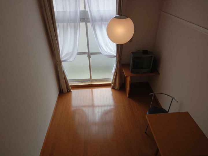 レオパレスエスポワールポルトの居間