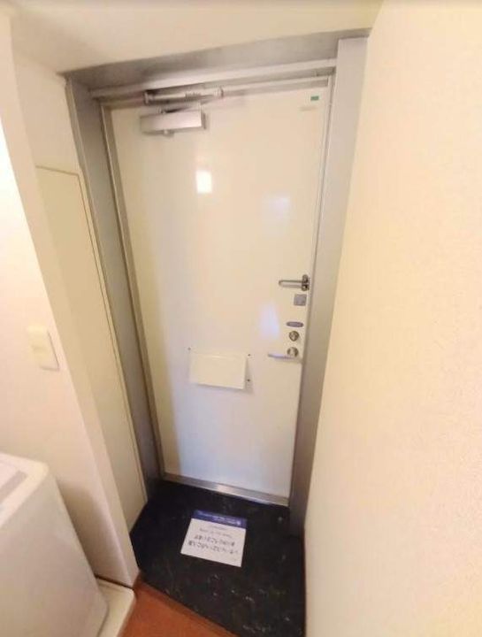 レオパレスルーチェの玄関