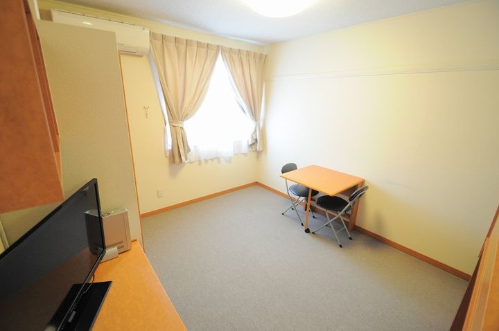 レオパレスリバーサイド咲の居間