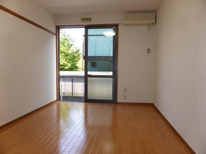 ヴェルドミール B202号室の居間