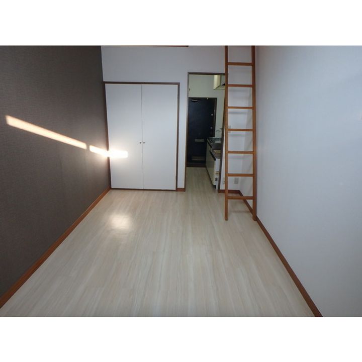 スペースぬるみずの居間