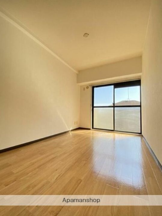 旭町武井ビルの居間