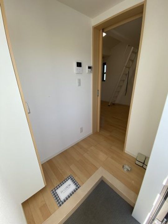 ベイルーム三ツ沢の玄関
