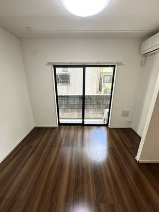 東京都荒川区西尾久3丁目の賃貸アパートの居間