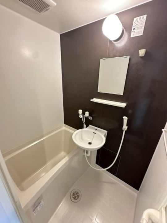 東京都荒川区西尾久3丁目の賃貸アパートの風呂