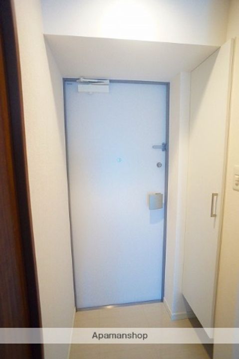 クラリッサ横浜阪東橋の玄関