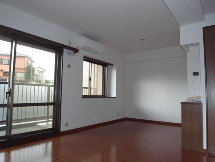 アジュール南まきが原の居間