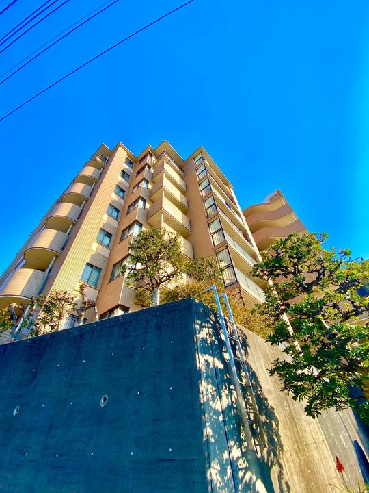 アジュール南まきが原の外観