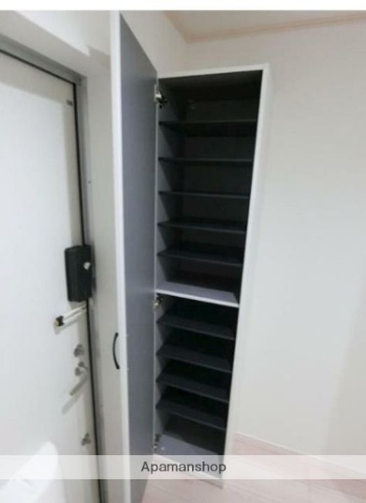 ハーミットクラブハウス・カーサ山手の玄関