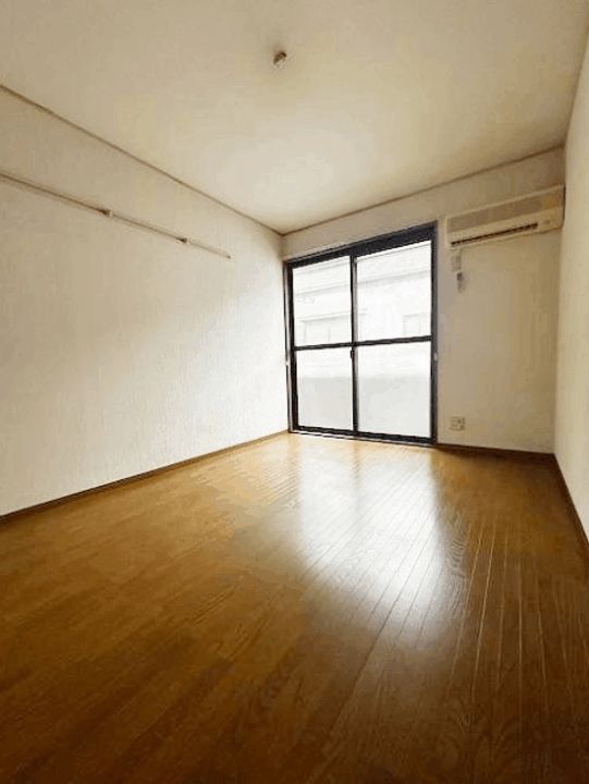 夕陽ケ丘フラッツの居間