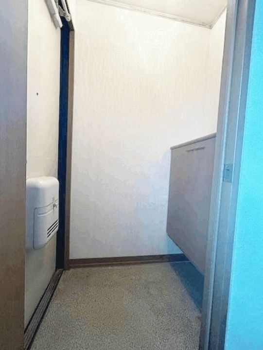 夕陽ケ丘フラッツの玄関