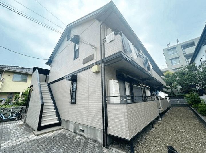 夕陽ケ丘フラッツの外観