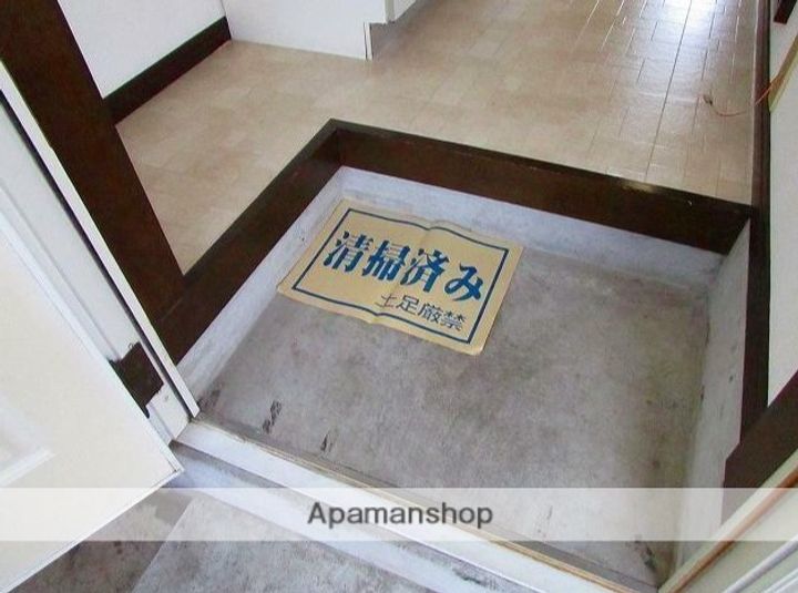 ハイツユウの玄関