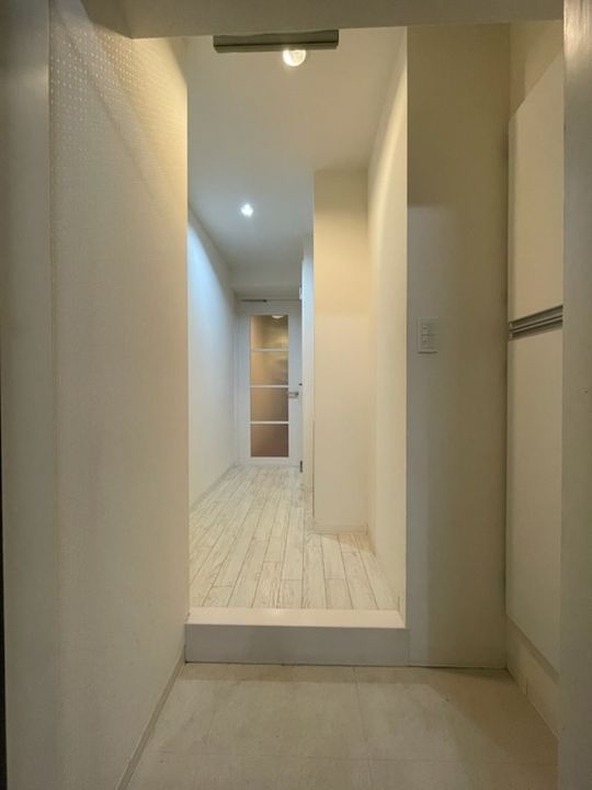 神奈川県横浜市西区平沼1丁目の賃貸マンションの玄関