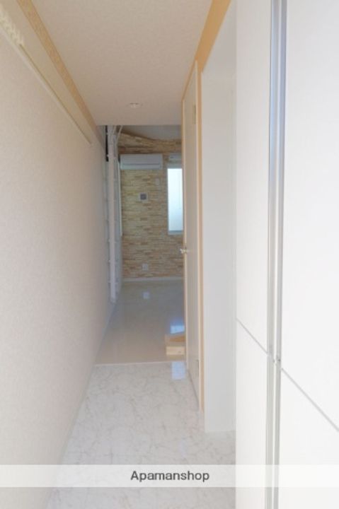 ユナイト弘明寺フィンズベリーの玄関