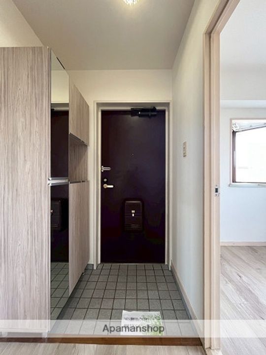 青山コーポAの玄関