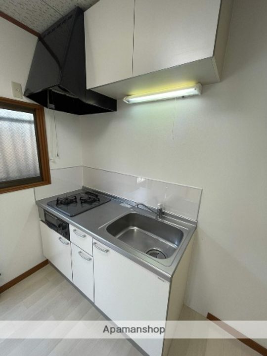 神奈川県横浜市鶴見区矢向4丁目の賃貸アパートのキッチン