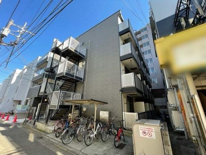 レオパレス生麦駅前の外観