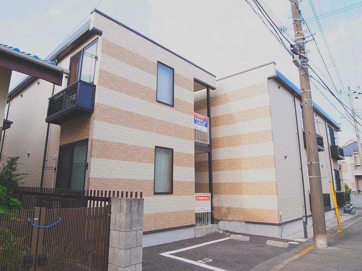 レオパレス第6鈴木ビルの外観