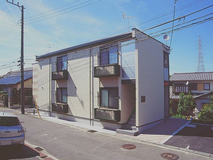 レオパレス第6鈴木ビルの外観