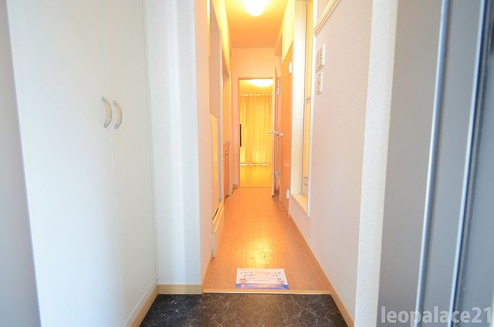 レオパレスエスペランサ横須賀の玄関