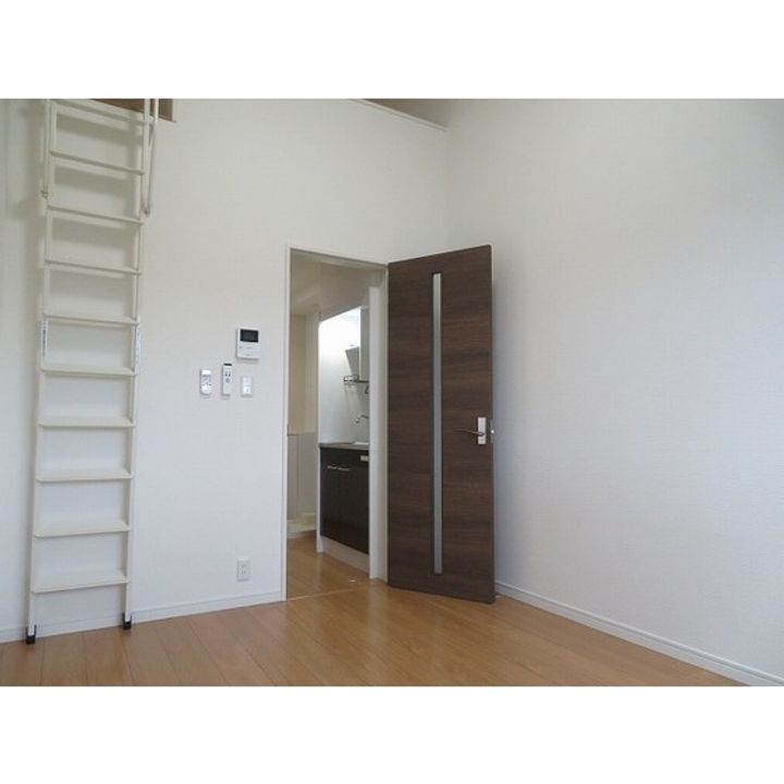 神奈川県川崎市多摩区宿河原2丁目の賃貸アパートの居間