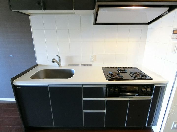 神奈川県横浜市中区長者町4丁目の賃貸マンションのキッチン