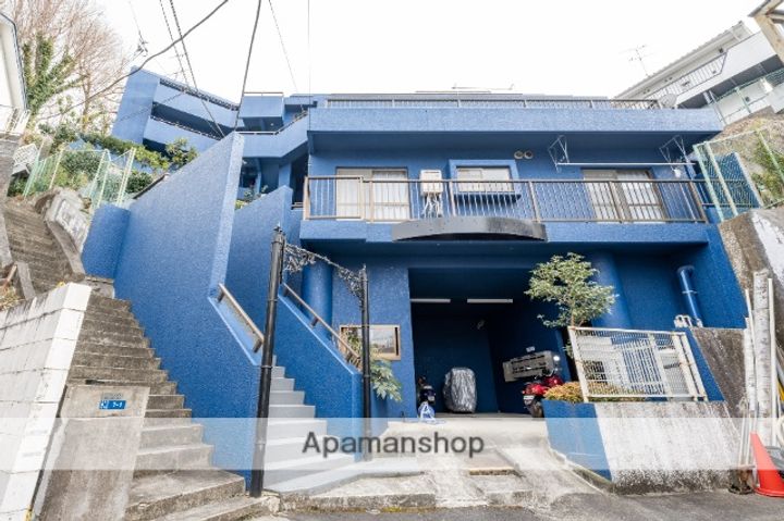 セザール鶴川ガーデンヒルズの外観