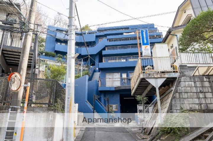 セザール鶴川ガーデンヒルズの外観