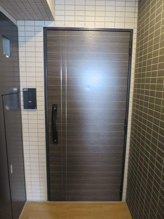 神奈川県横浜市南区井土ケ谷下町の賃貸マンションの玄関