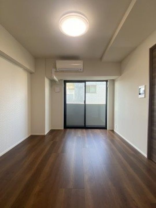 神奈川県横浜市鶴見区潮田町1丁目の賃貸マンションの居間