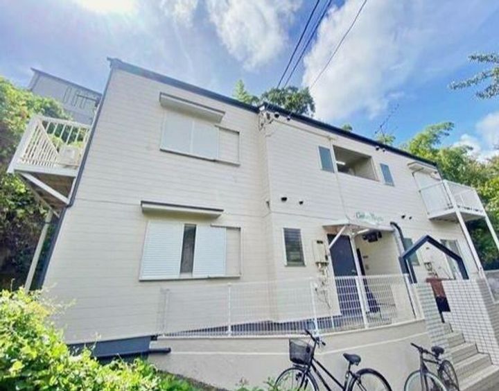 神奈川県横浜市磯子区森5丁目の賃貸アパートの外観