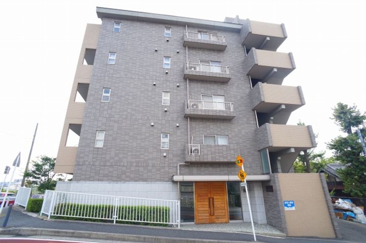 クラージュKAMAKURAYAの外観